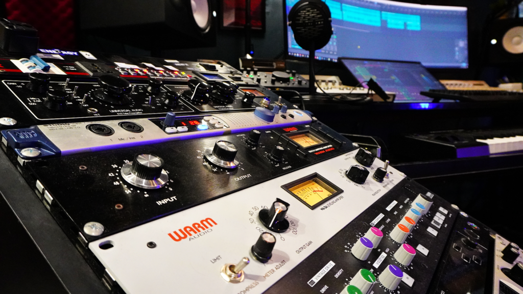 MIX MASTER ONLINE 3 sol studio 1